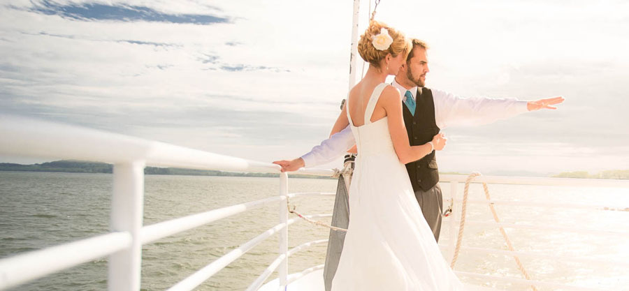 boat wedding.jpg